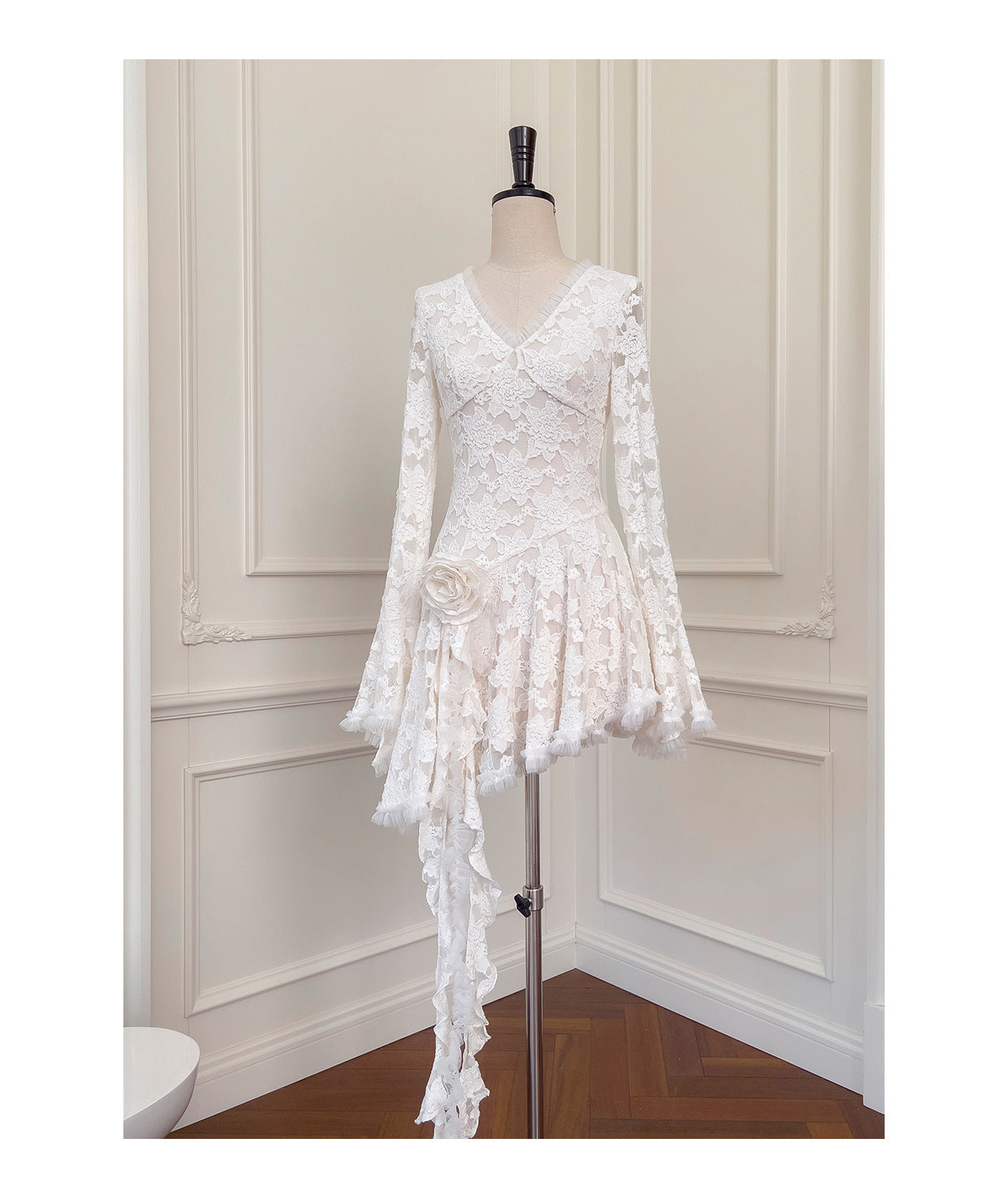 Pretty A Line V Neck Lace White Grad Dress Inspo Short Mini Formal 8th Grade Homecoming Dresses High School Hoco Court Dress Graduation Dress Cocktail Birthday Outfits DH1936