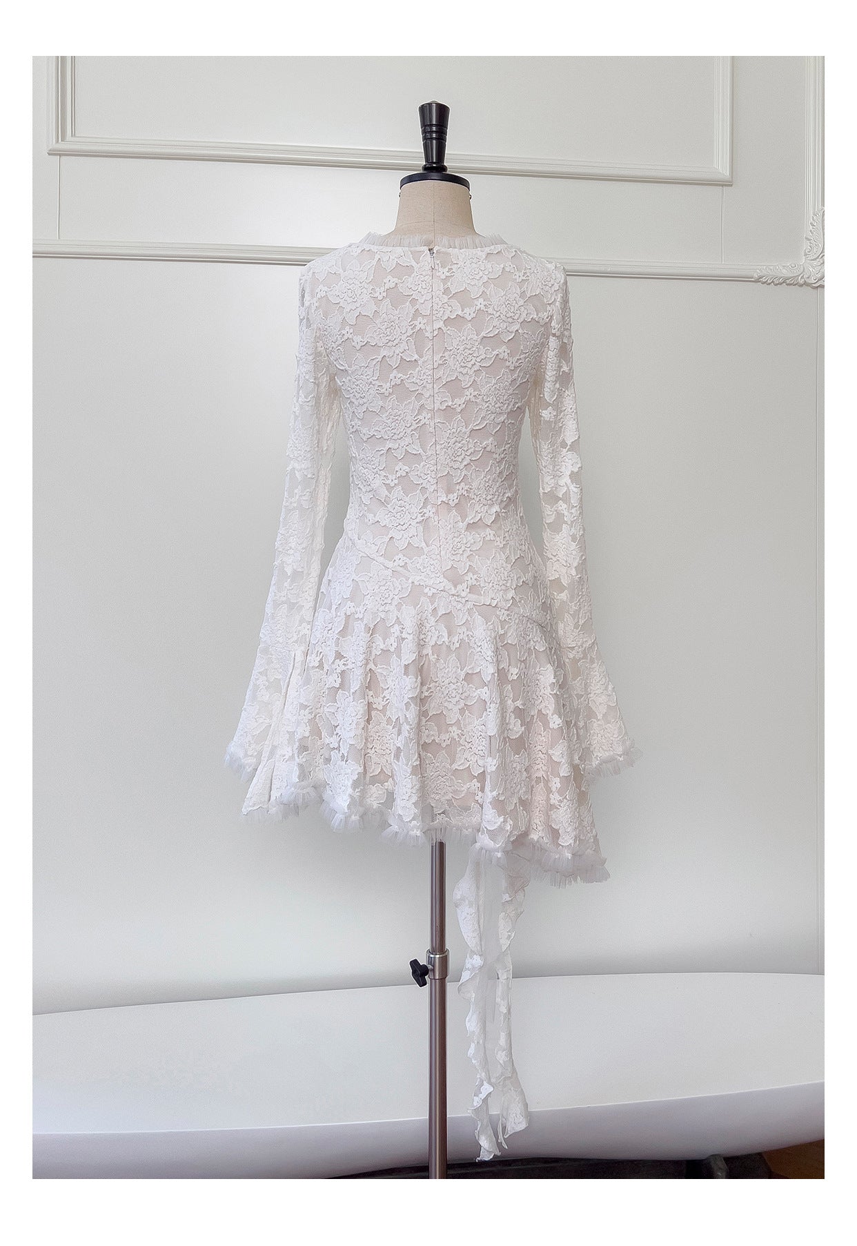 Pretty A Line V Neck Lace White Grad Dress Inspo Short Mini Formal 8th Grade Homecoming Dresses High School Hoco Court Dress Graduation Dress Cocktail Birthday Outfits DH1936