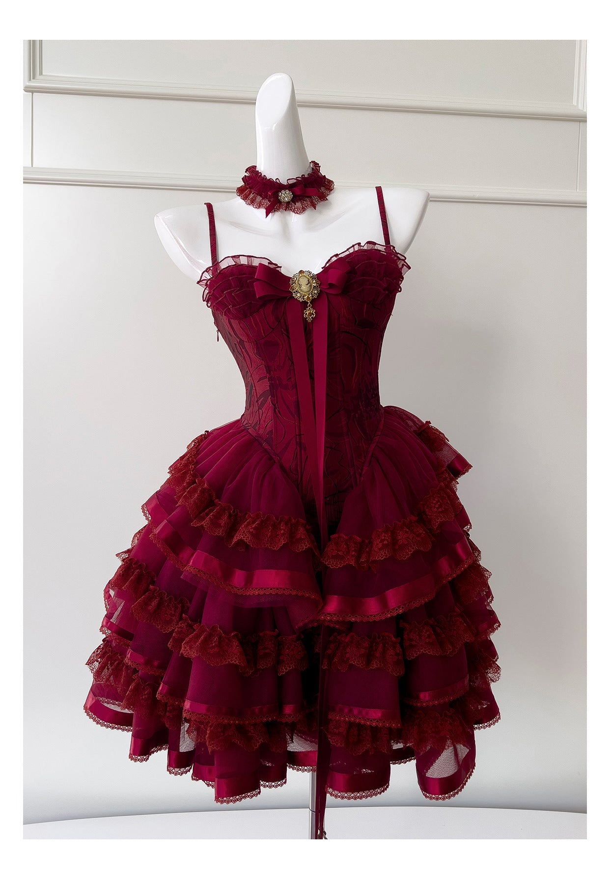 Modest Ball Gown Spaghetti Straps Burgundy Lace Grad Dress Inspo Short Mini Formal 8th Grade Homecoming Dresses High School Hoco Court Dress Graduation Dress Cocktail Gown Birthday Outfits DH1938