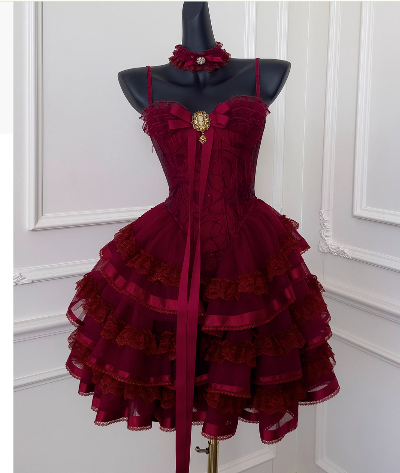 Modest Ball Gown Spaghetti Straps Burgundy Lace Grad Dress Inspo Short Mini Formal 8th Grade Homecoming Dresses High School Hoco Court Dress Graduation Dress Cocktail Gown Birthday Outfits DH1938