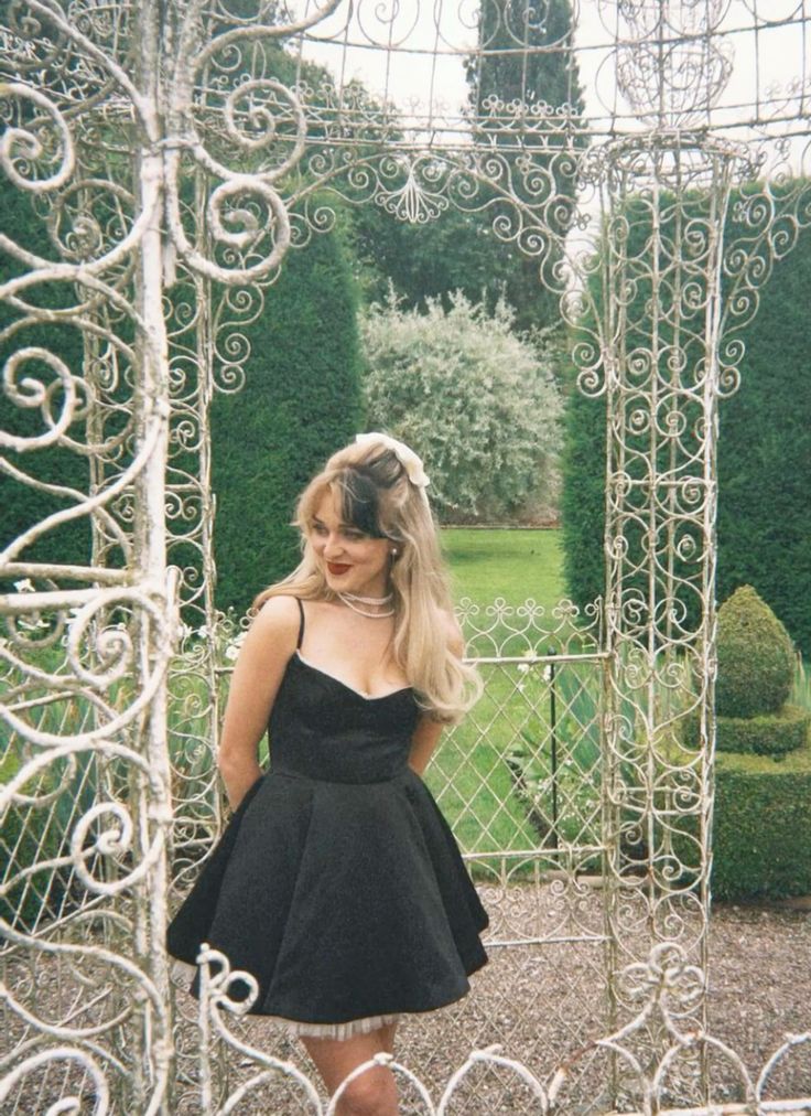Simple Ball Gown Spaghetti Straps Black Satin Formal 8th Grade Homecoming Dresses Middle School Short Birthday Gowns Graduation Dress Hoco Outfits DH2000