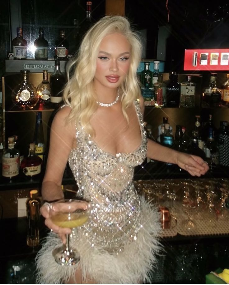 Sexy Sheath Square Neck Feathers Champagne Sequin Short Mini Formal 8th Grade Homecoming Dresses Middle School Short Birthday Gowns Graduation Dress Hoco Outfits DH2025