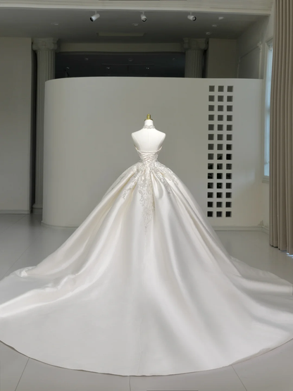 Romantic Wedding Gown Bridal Dress Ball Gown Strapless Wedding Dress White Lace Appliques Wedding Dresses Modest Wedding Gowns DH2040