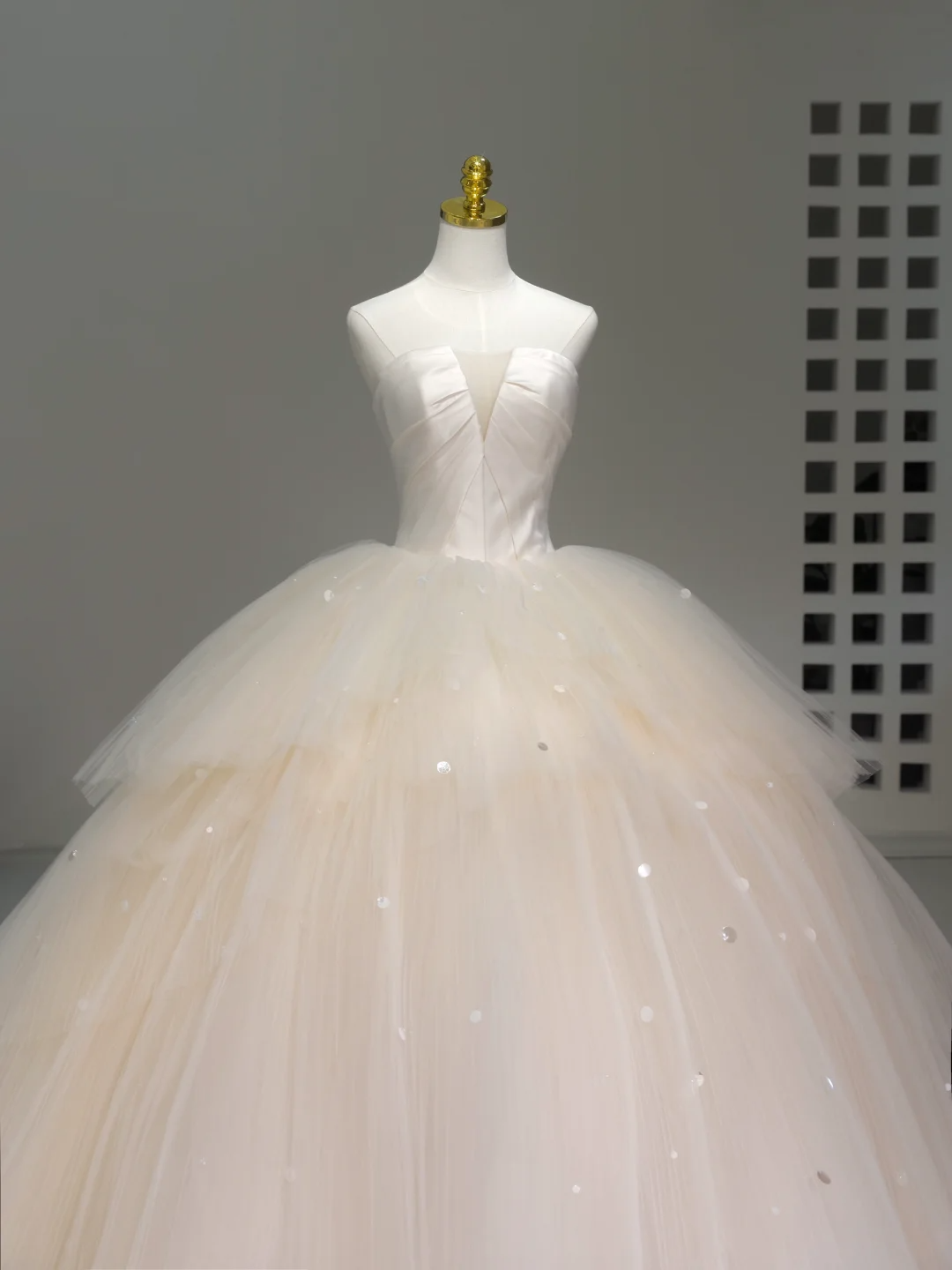 Romantic Wedding Gown Bridal Dress Ball Gown Strapless Wedding Dress Tulle Wedding Dresses Modest Wedding Gowns DH2042