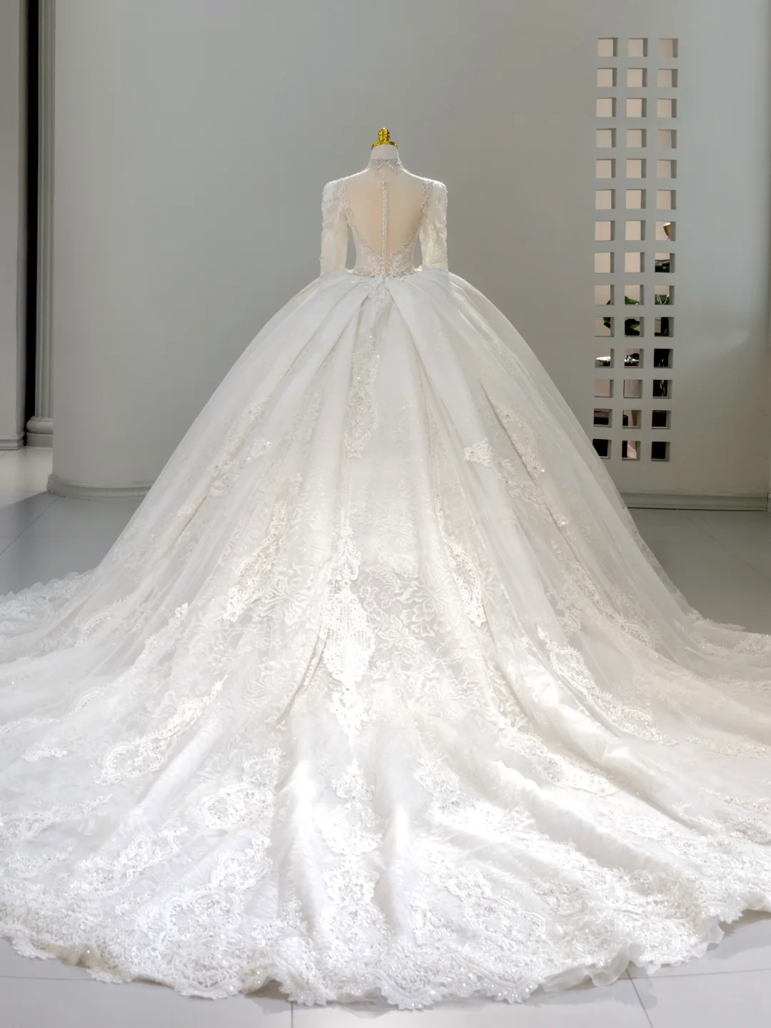 Romantic Wedding Gown Bridal Dress Ball Gown High Neck Lace Wedding Dress White Wedding Dresses Modest Wedding Gowns DH2046