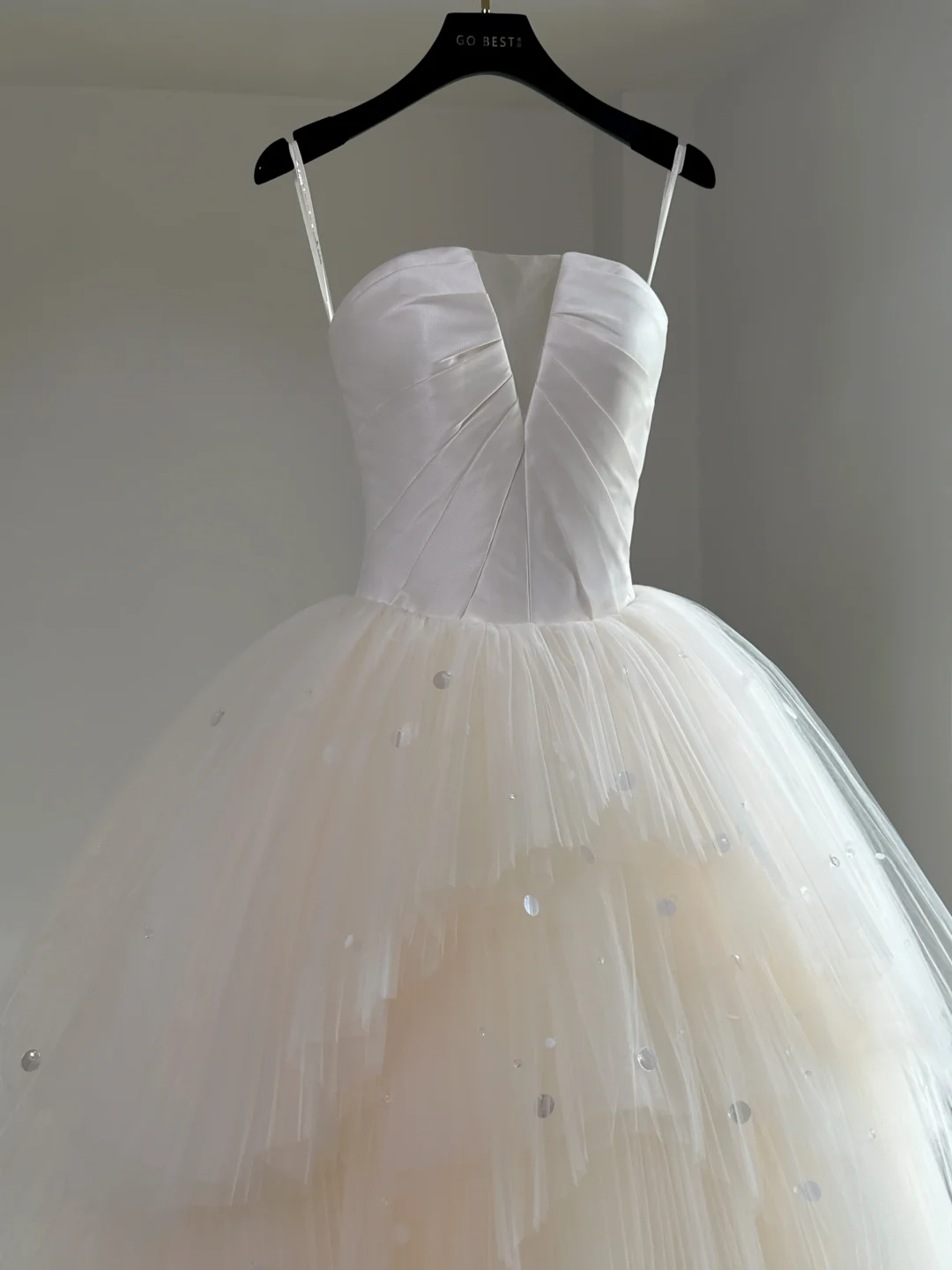 Dreamy Wedding Gown Bridal Dress Ball Gown Strapless Tulle Wedding Dress Long Sleeves Wedding Dresses Modest Wedding Gowns DH2049