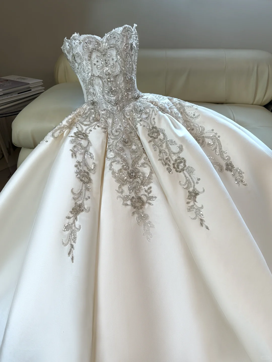 Ethereal Wedding Dress Ball Gown Sweetheart Satin White Sleeveless Long Wedding Dresses Bridal Gowns DH2050