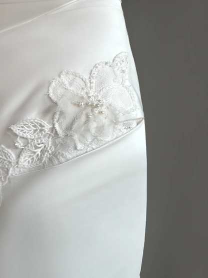 Unique Wedding Dress Ball Gown Strapless Satin White Sleeveless Long Wedding Dresses Bridal Gowns DH2051