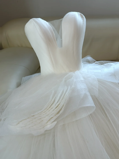 Ethereal Wedding Dress Ball Gown Sweetheart Tulle White Sleeveless Long Simple Wedding Dresses Bridal Gowns DH2052