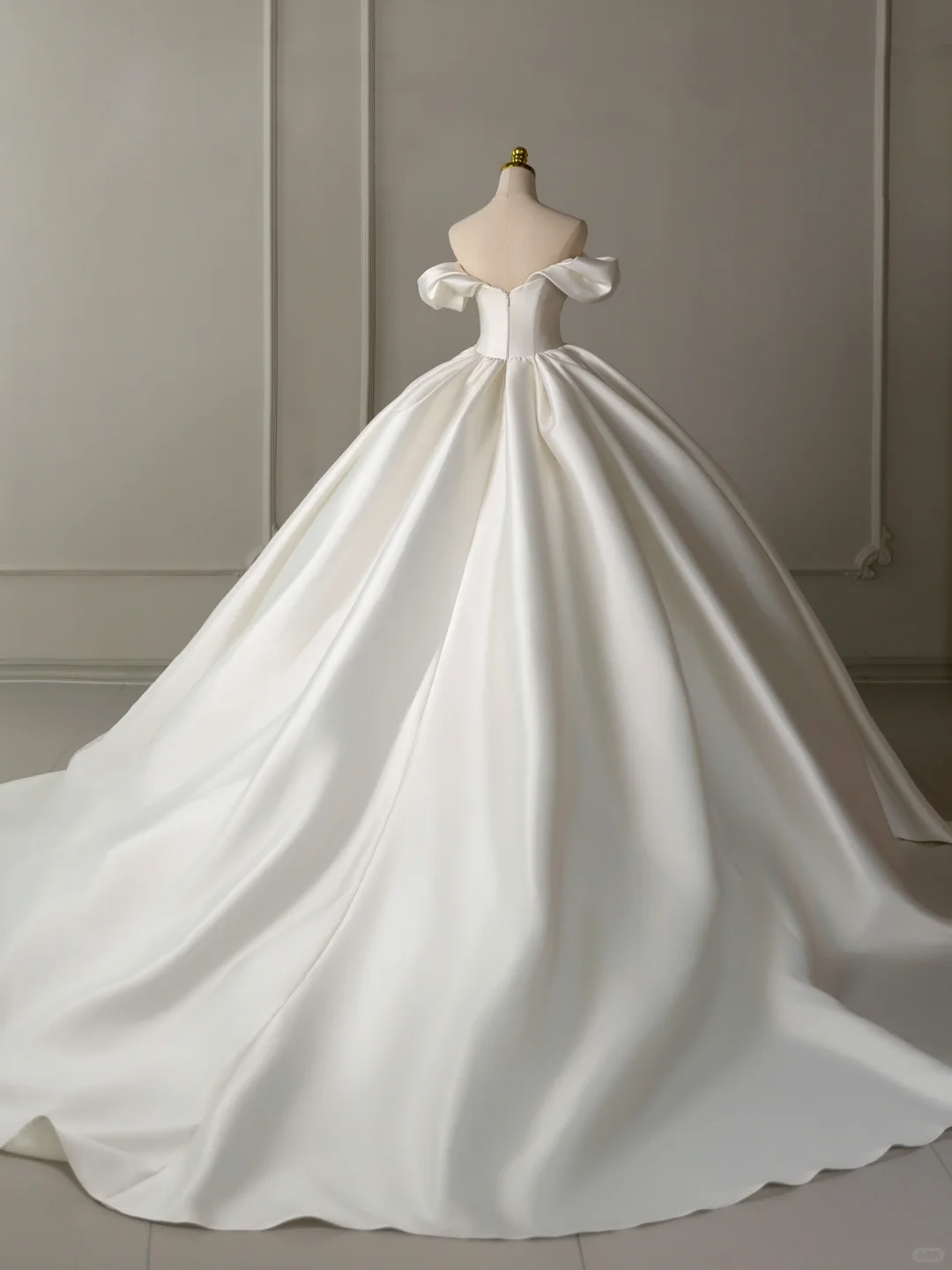 Elegant Wedding Dress Ball Gown Off The Shoulder Satin Short Sleeves Wedding Dresses Bridal Gowns DH2074