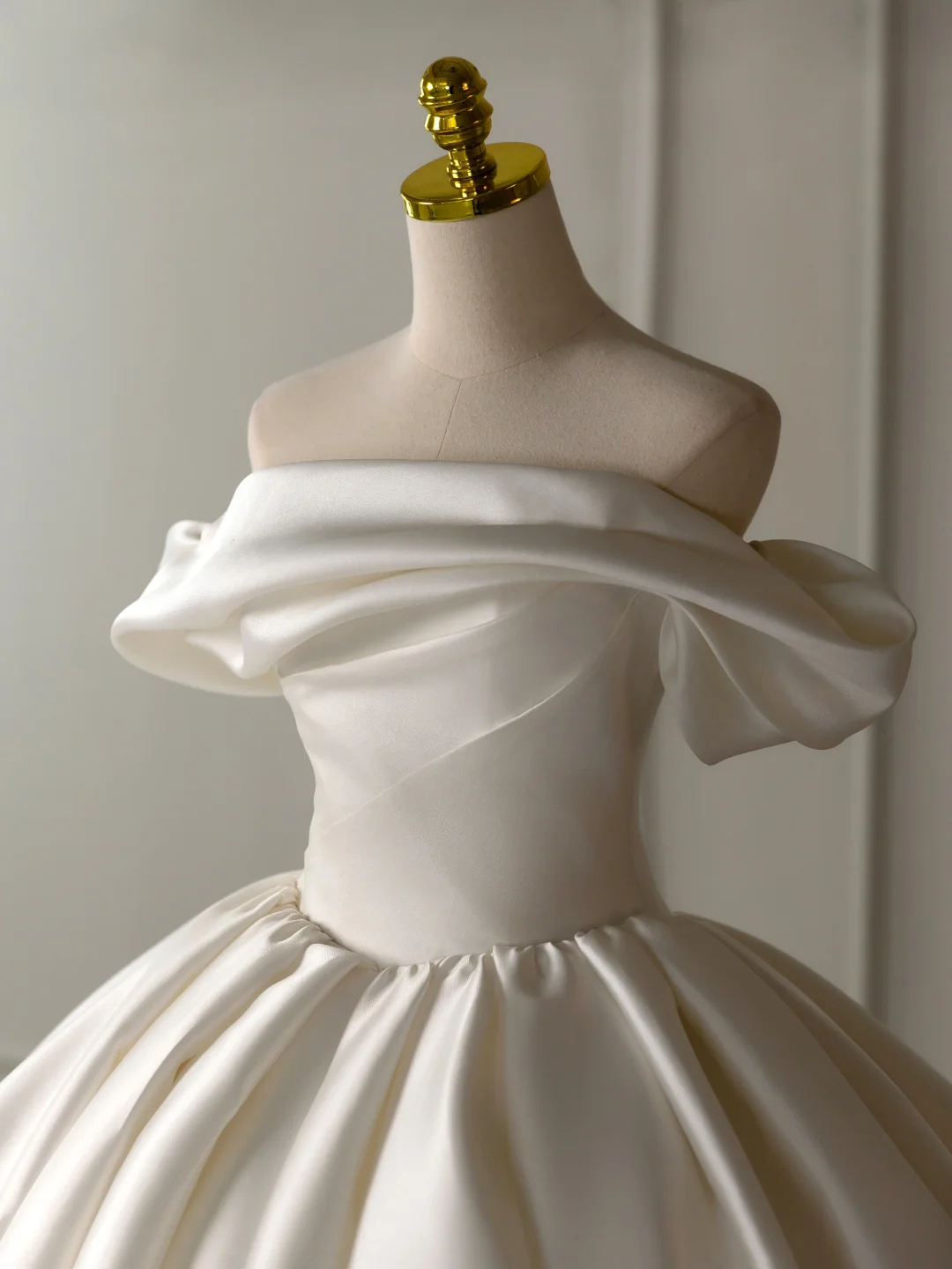 Elegant Wedding Dress Ball Gown Off The Shoulder Satin Short Sleeves Wedding Dresses Bridal Gowns DH2074