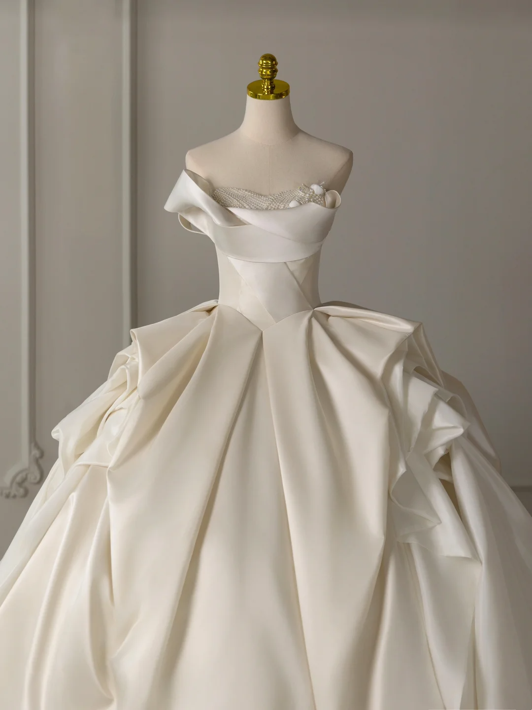 Timeless Bridal Dress Ball Gown Sweetheart Satin White Long Wedding Dress Long Wedding Dresses Modest Wedding Gowns DH2075