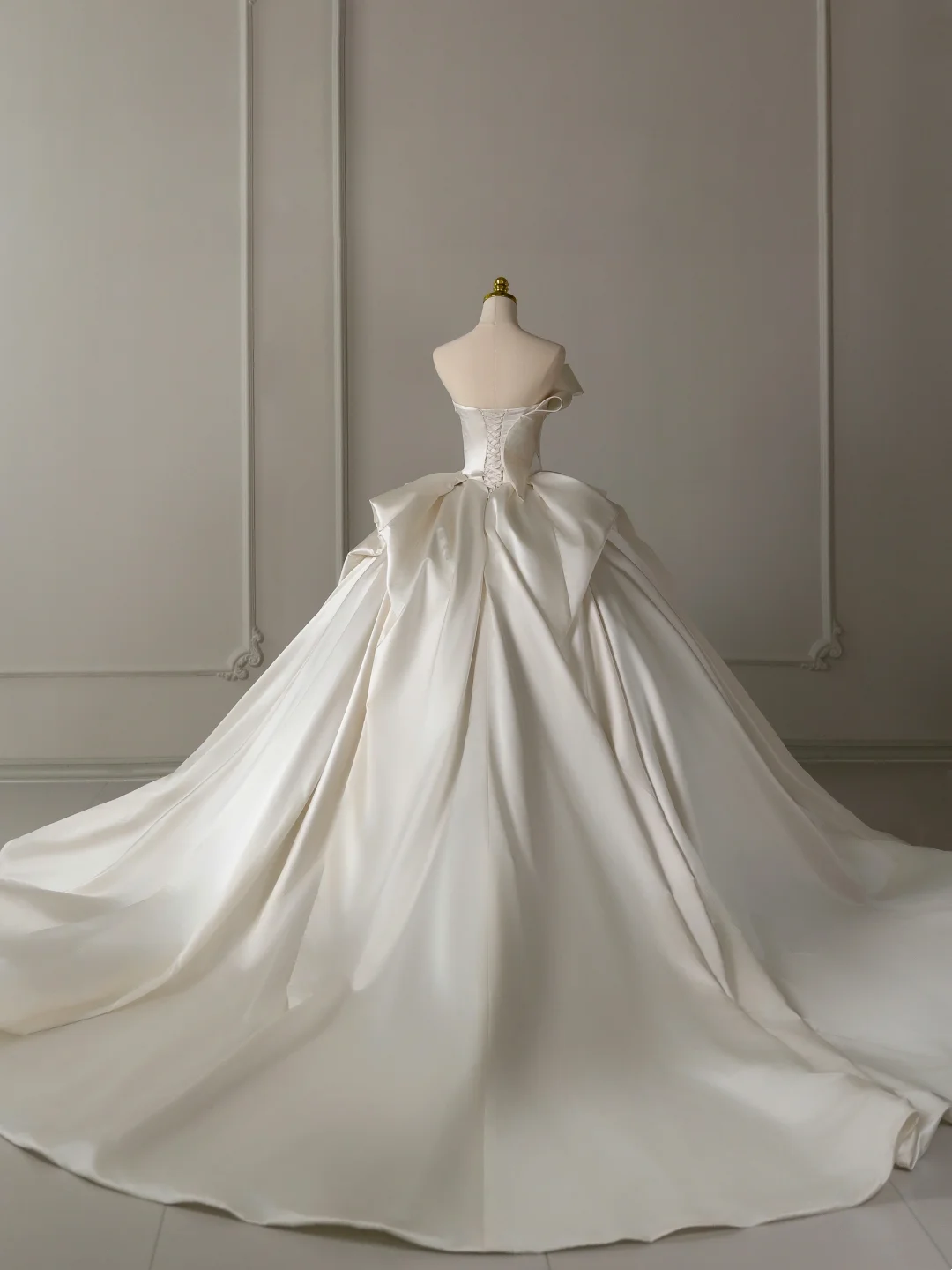 Timeless Bridal Dress Ball Gown Sweetheart Satin White Long Wedding Dress Long Wedding Dresses Modest Wedding Gowns DH2075