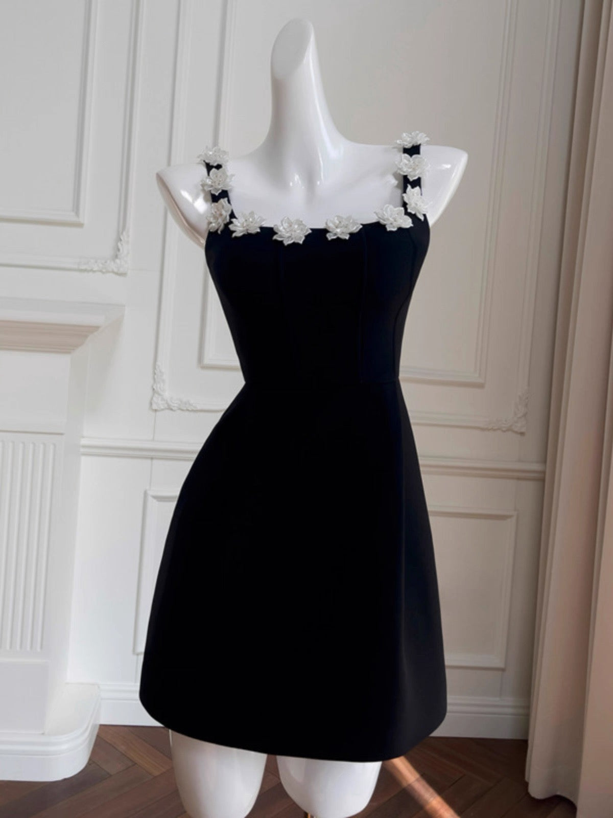 Modest Sheath Square Neck Black Satin Formal Short Homecoming Dress Middle School Short 21st Birthday Outfits Graduation Dress Cocktail Dresses DH2176