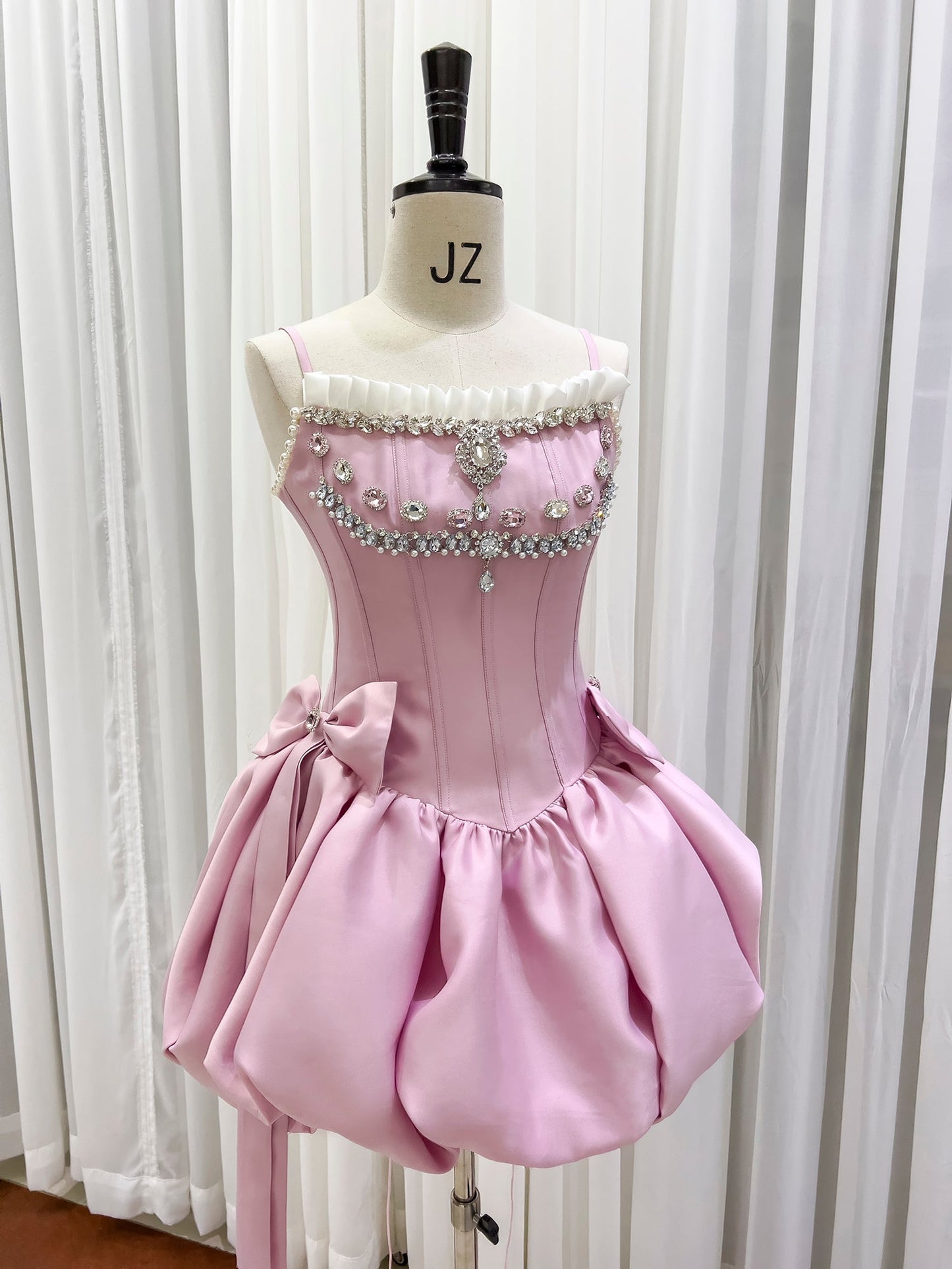 Modest Ball Gown Spaghetti Straps Satin Short Formal Homecoming Dress Middle School Short 18th Birthday Outfits Graduation Dress Cocktail Dresses DH2289