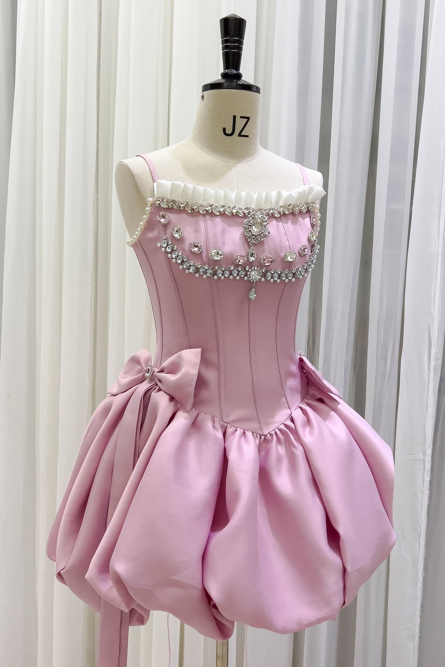 Modest Ball Gown Spaghetti Straps Satin Short Formal Homecoming Dress Middle School Short 18th Birthday Outfits Graduation Dress Cocktail Dresses DH2289