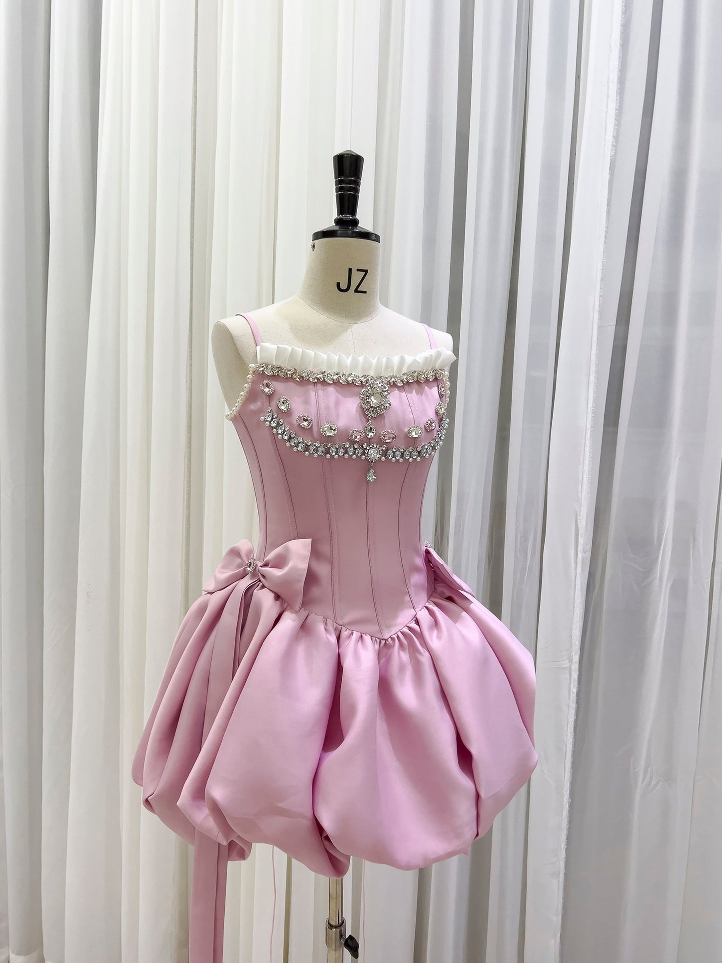 Modest Ball Gown Spaghetti Straps Satin Red Short Formal Homecoming Dress Middle School Short 20th Birthday Outfits Graduation Dress Cocktail Dresses DH2293