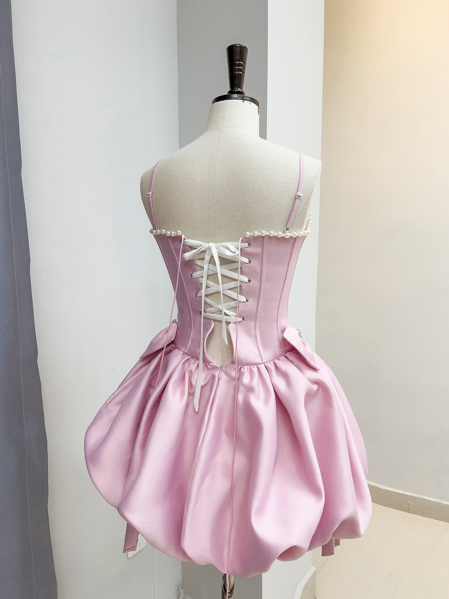 Modest Ball Gown Spaghetti Straps Satin Red Short Formal Homecoming Dress Middle School Short 20th Birthday Outfits Graduation Dress Cocktail Dresses DH2293