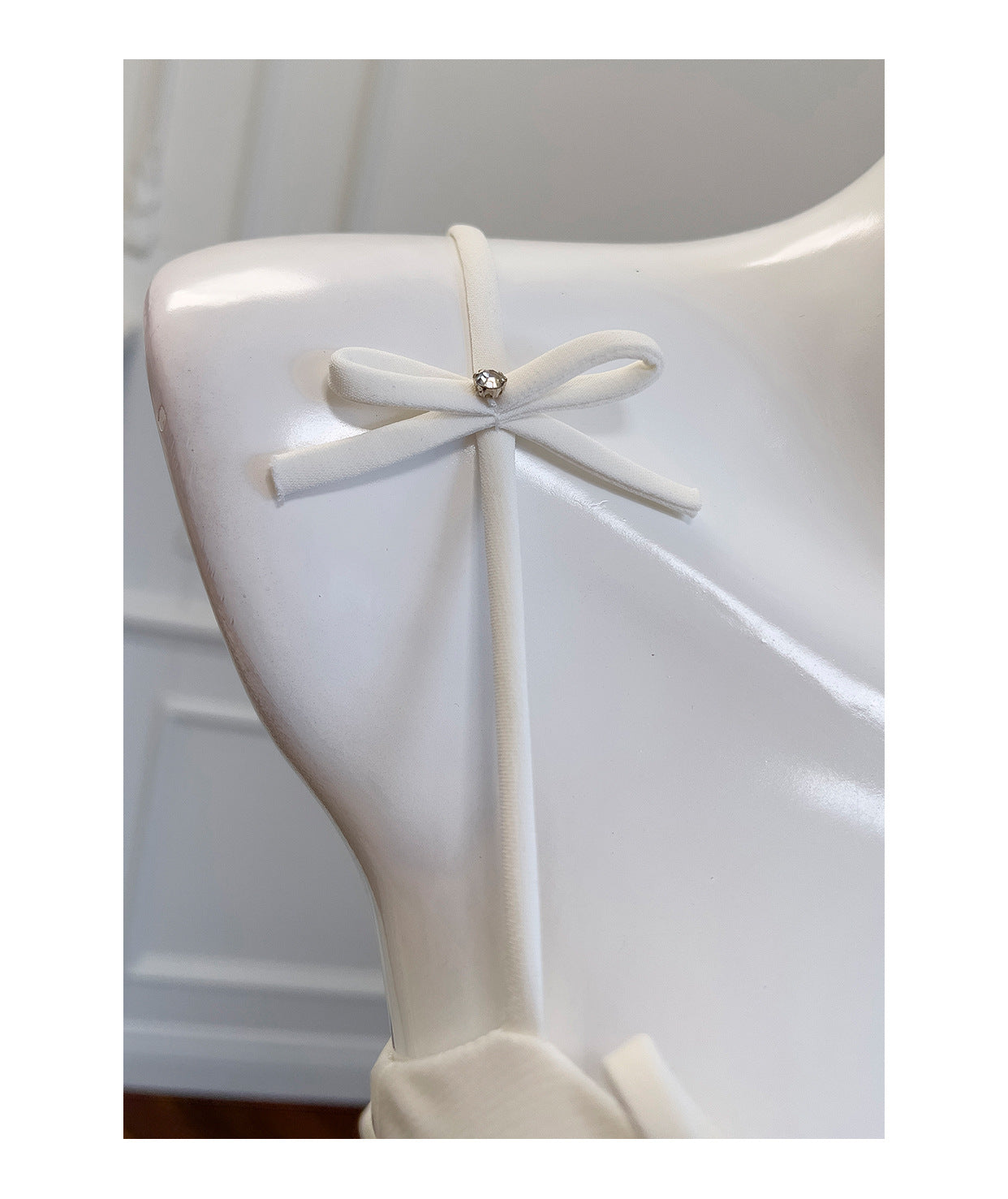 Pretty A Line Spaghetti Straps White Satin Short Formal Homecoming Dresses Middle School Short 21st Birthday Outfits Graduation Dress Mini Cocktail Dresses DH2296