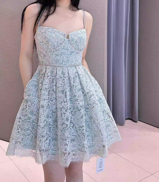 Pretty A Line Spaghetti Straps Gray Lace Short Formal Homecoming Dresses Middle School Short 21st Birthday Outfits Graduation Dress Mini Cocktail Dresses DH2298