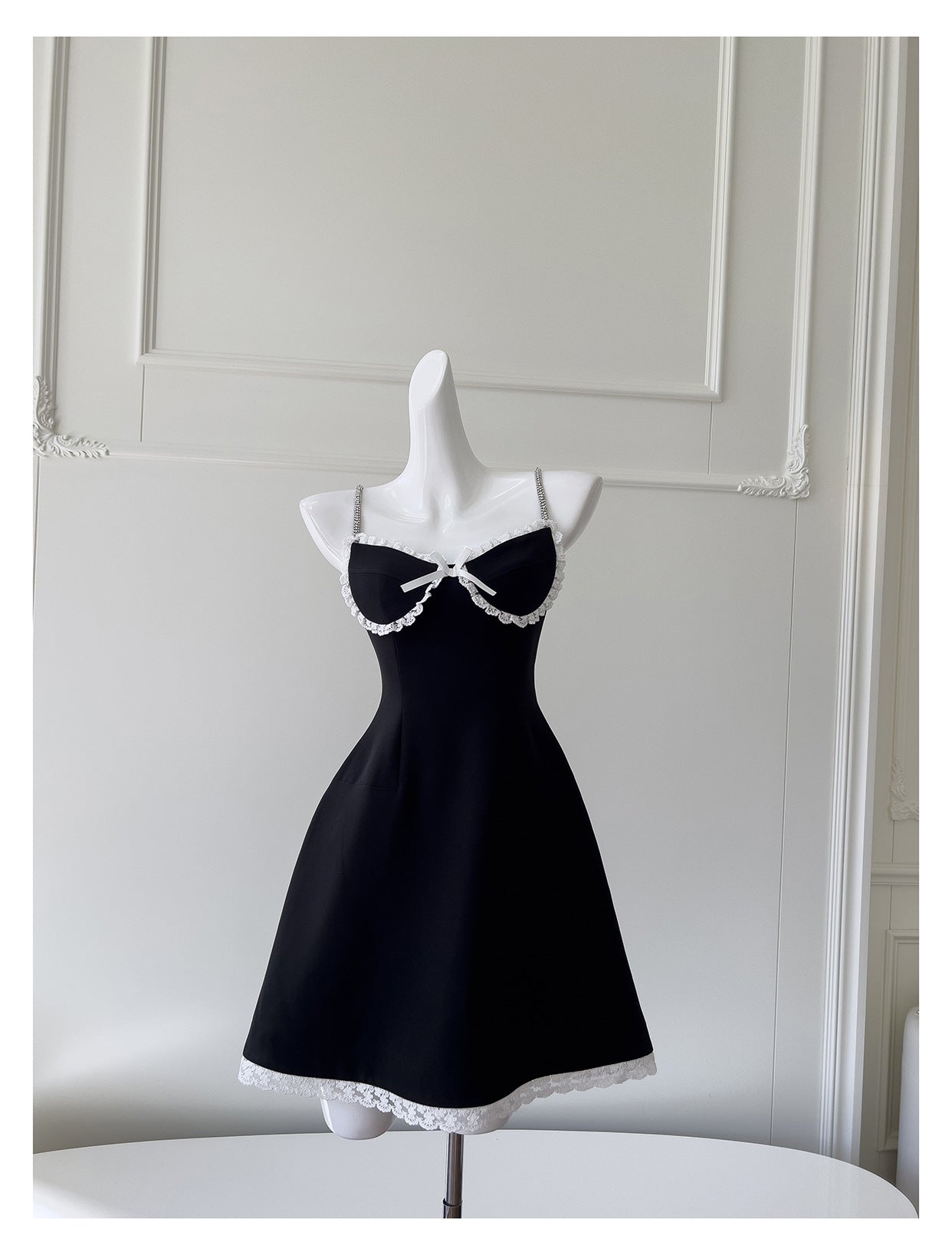 Pretty A Line Spaghetti Straps Little Black Dress Satin Short Formal Homecoming Dresses Middle School Short 21st Birthday Outfits Graduation Dress Mini Cocktail Dresses DH2301