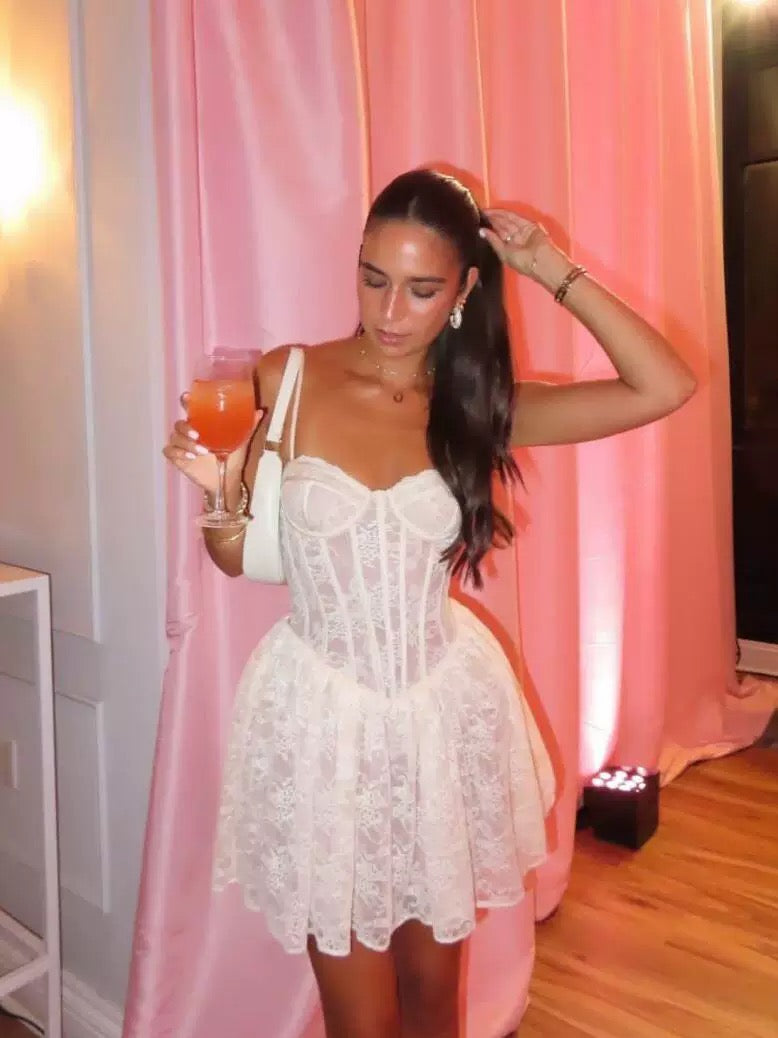 Pretty A line Spaghetti Straps White Lace Formal Homecoming Dresses Short 16th Birthday Outfits Graduation Dress Mini Cocktail Dresses DH2479