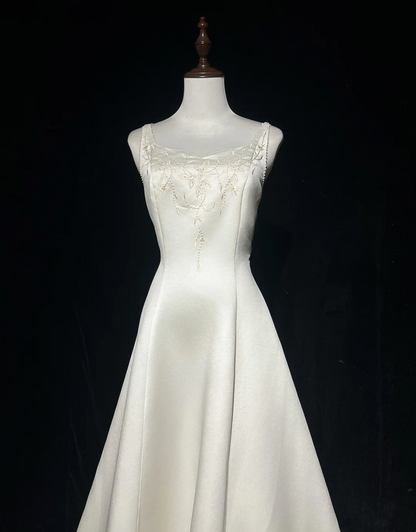 Vintage Bridal Dress Ball Gown Square Ivory Satin Long Wedding Dress Retro Wedding Dresses Modest Wedding Gowns DH2651