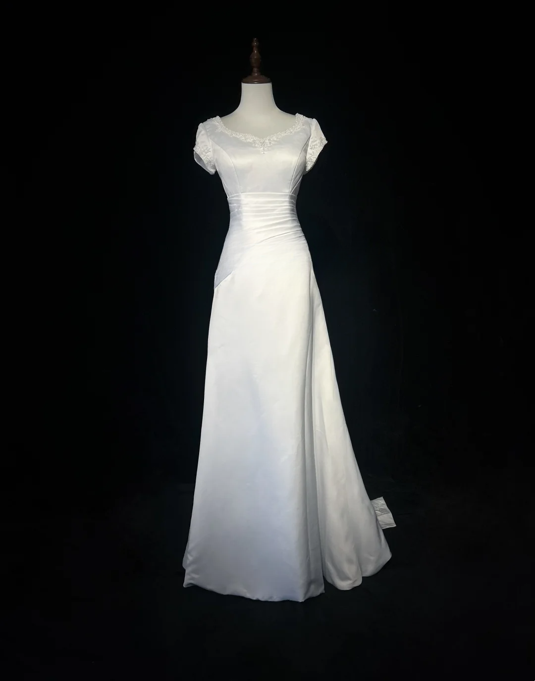 Vintage Bridal Dress A Line V Neck White Beads Satin Long Wedding Dress Retro Wedding Dresses Modest Wedding Gowns DH2653
