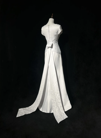 Vintage Bridal Dress A Line V Neck White Beads Satin Long Wedding Dress Retro Wedding Dresses Modest Wedding Gowns DH2653