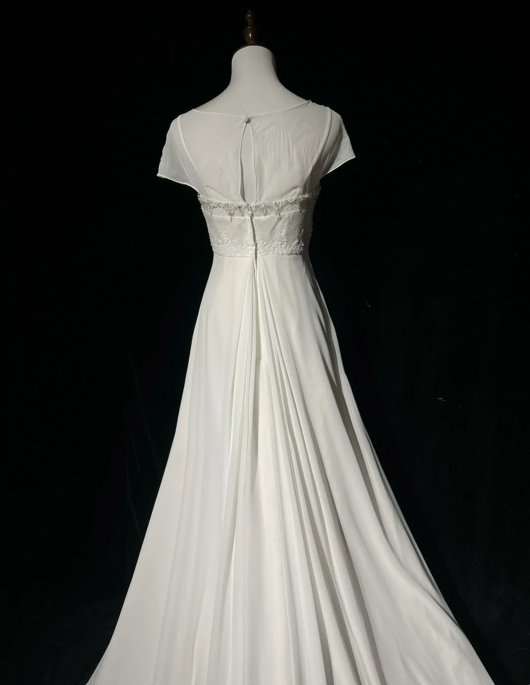 Vintage Bridal Dress A Line Scoop Short Sleeves White Silver Beads Long Wedding Dress Retro Wedding Dresses Modest Wedding Gowns DH2659