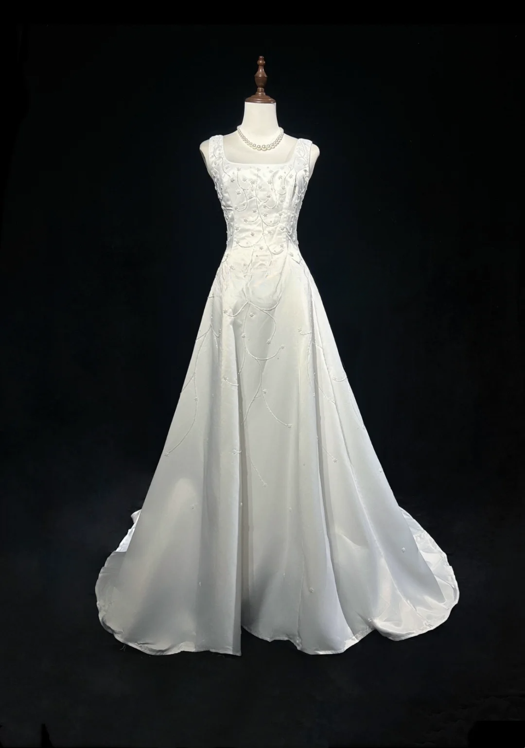 Vintage Bridal Dress A Line Square Neck Satin White Beads Long Wedding Dress Retro Wedding Dresses Modest Wedding Gowns DH2661
