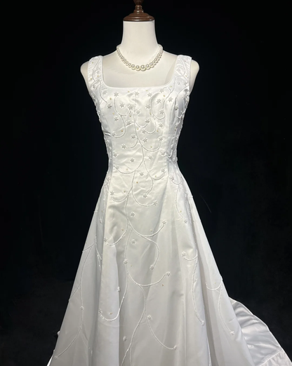 Vintage Bridal Dress A Line Square Neck Satin White Beads Long Wedding Dress Retro Wedding Dresses Modest Wedding Gowns DH2661
