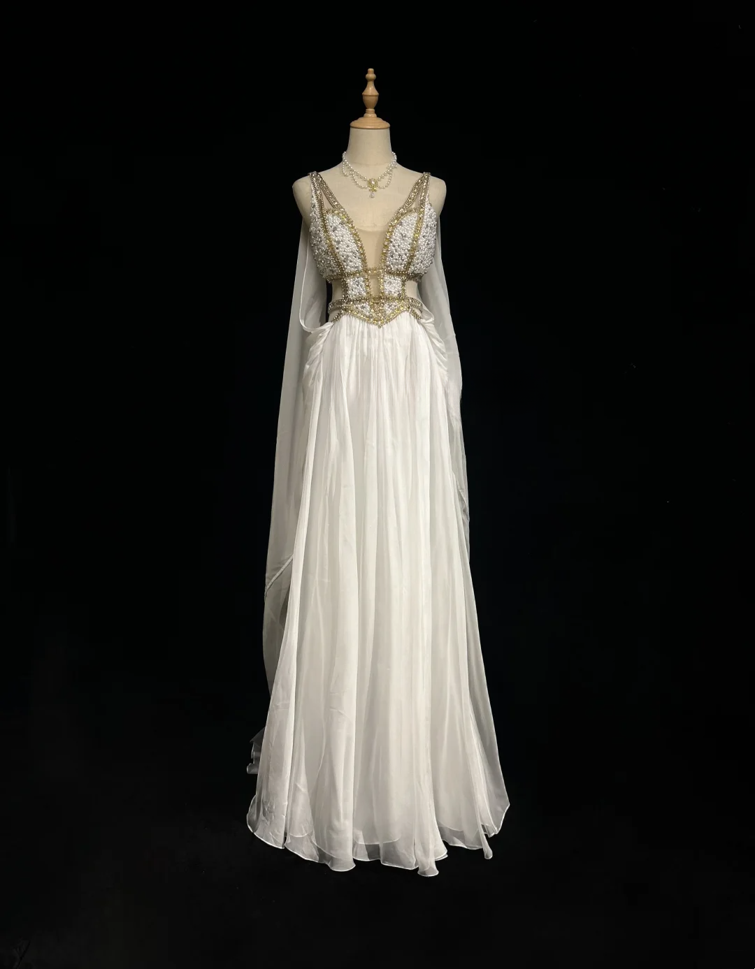 Retro A Line V Neck White Chiffon With Silver Gold Beads Long Flowers Prom Dresses Party Dress 21st Birthday Outfits Prom Gowns DH2662