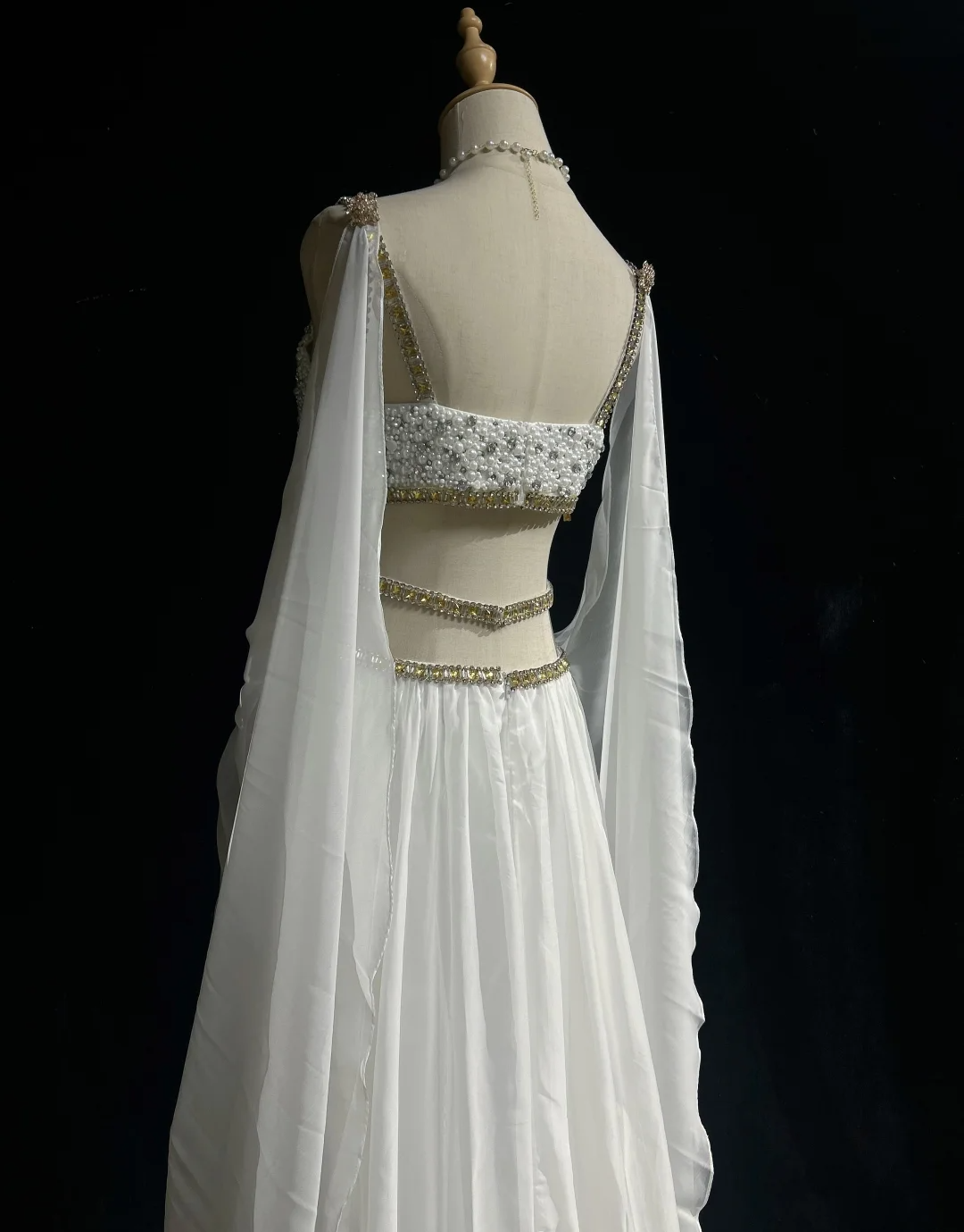 Retro A Line V Neck White Chiffon With Silver Gold Beads Long Flowers Prom Dresses Party Dress 21st Birthday Outfits Prom Gowns DH2662