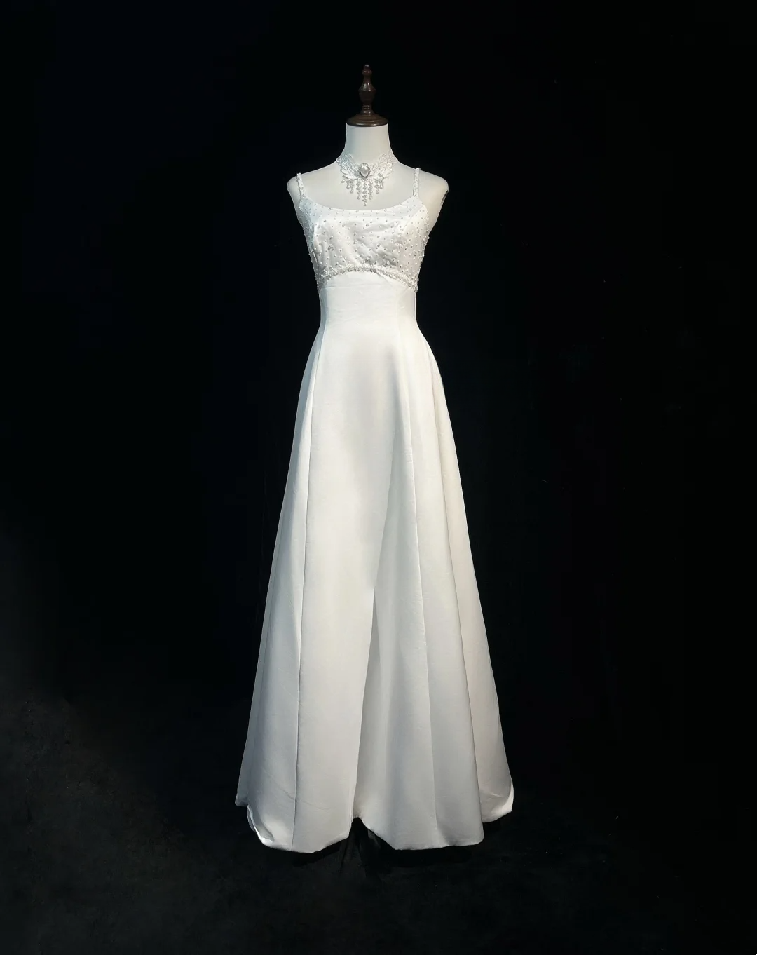 Vintage Bridal Dress A Line Spaghetti Straps Satin White Beads Long Wedding Dress Retro Wedding Dresses Modest Wedding Gowns DH2666
