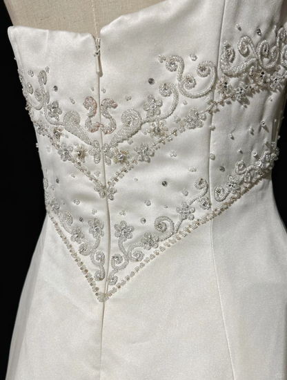 Vintage Bridal Dress A line Strapless Satin White Long Wedding Dress Retro Wedding Dresses Modest Wedding Gowns DH2677