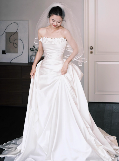 Stunning Strapless Long Ball Gowns Satin Floor-length Wedding Dress Simple Bridal Gown DH2687