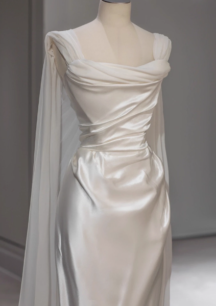 Elegant Satin Mermaid Wedding Dress Sleeveless Simple Bridal Gown DH2689