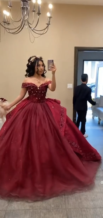 Sweet Burgundy Applique Ball Gowns Tulle Off-the-shoulder Long Quinceanera Dress Glitter Formal Dress DH2694