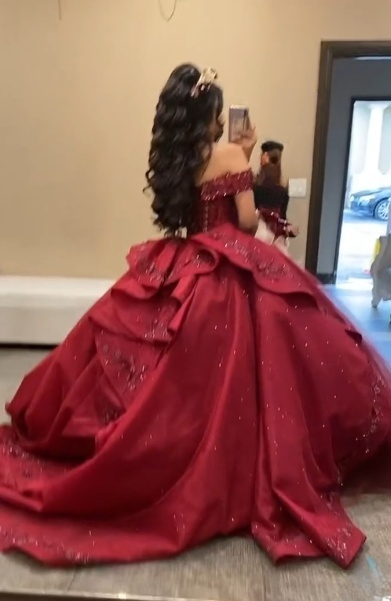 Sweet Burgundy Applique Ball Gowns Tulle Off-the-shoulder Long Quinceanera Dress Glitter Formal Dress DH2694