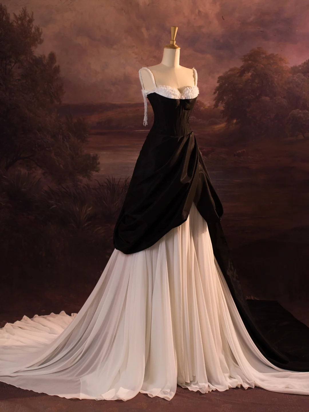 Pretty Wedding Dress Ball Gown Spaghetti Straps Black Satin Long Vintage Wedding Dresses Bridal Gowns Brides Gown DH339