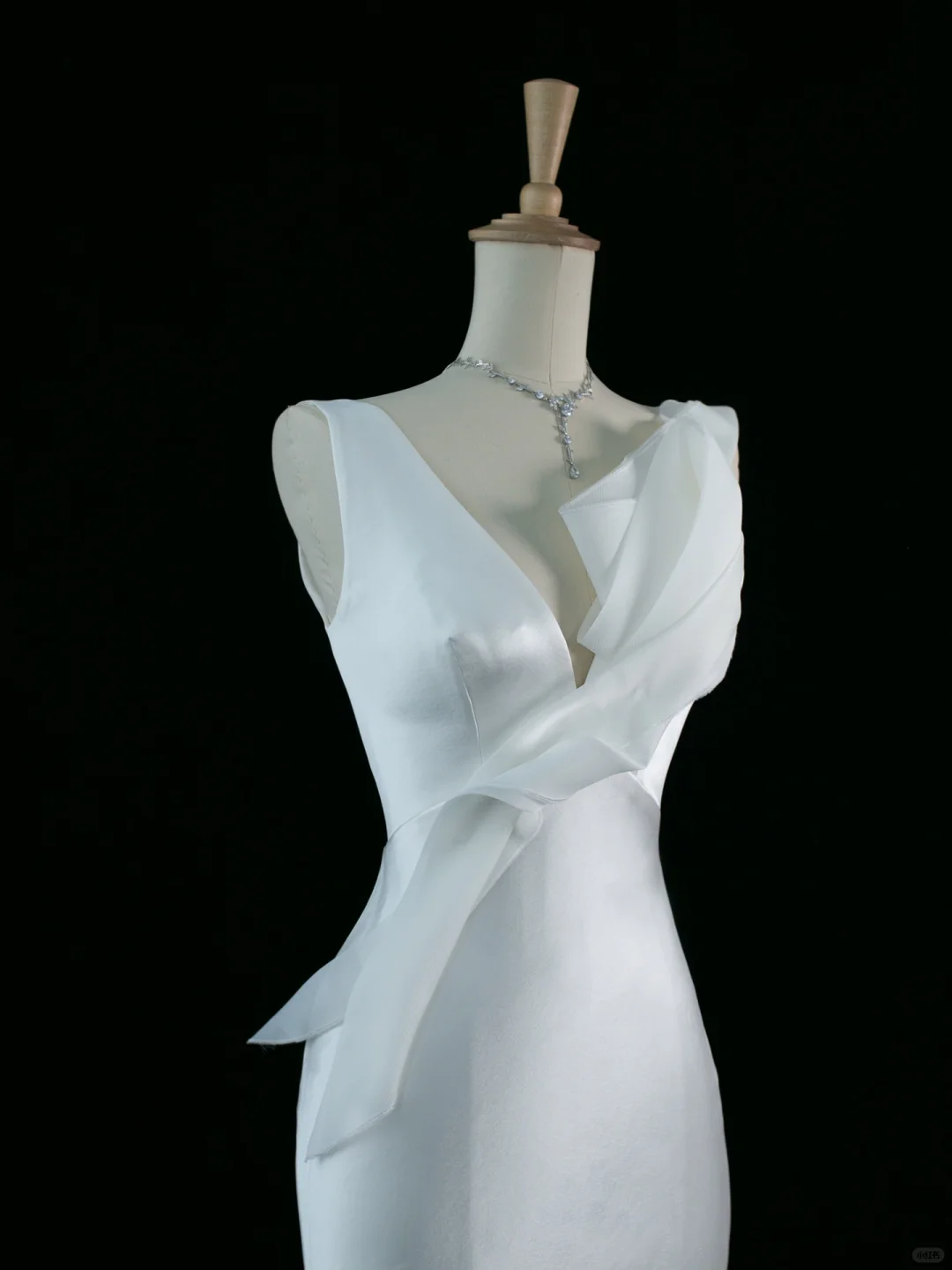 Pretty Wedding Dress Mermaid V Neck White Satin Long Vintage Wedding Dresses Bridal Gowns Brides Gown DH352