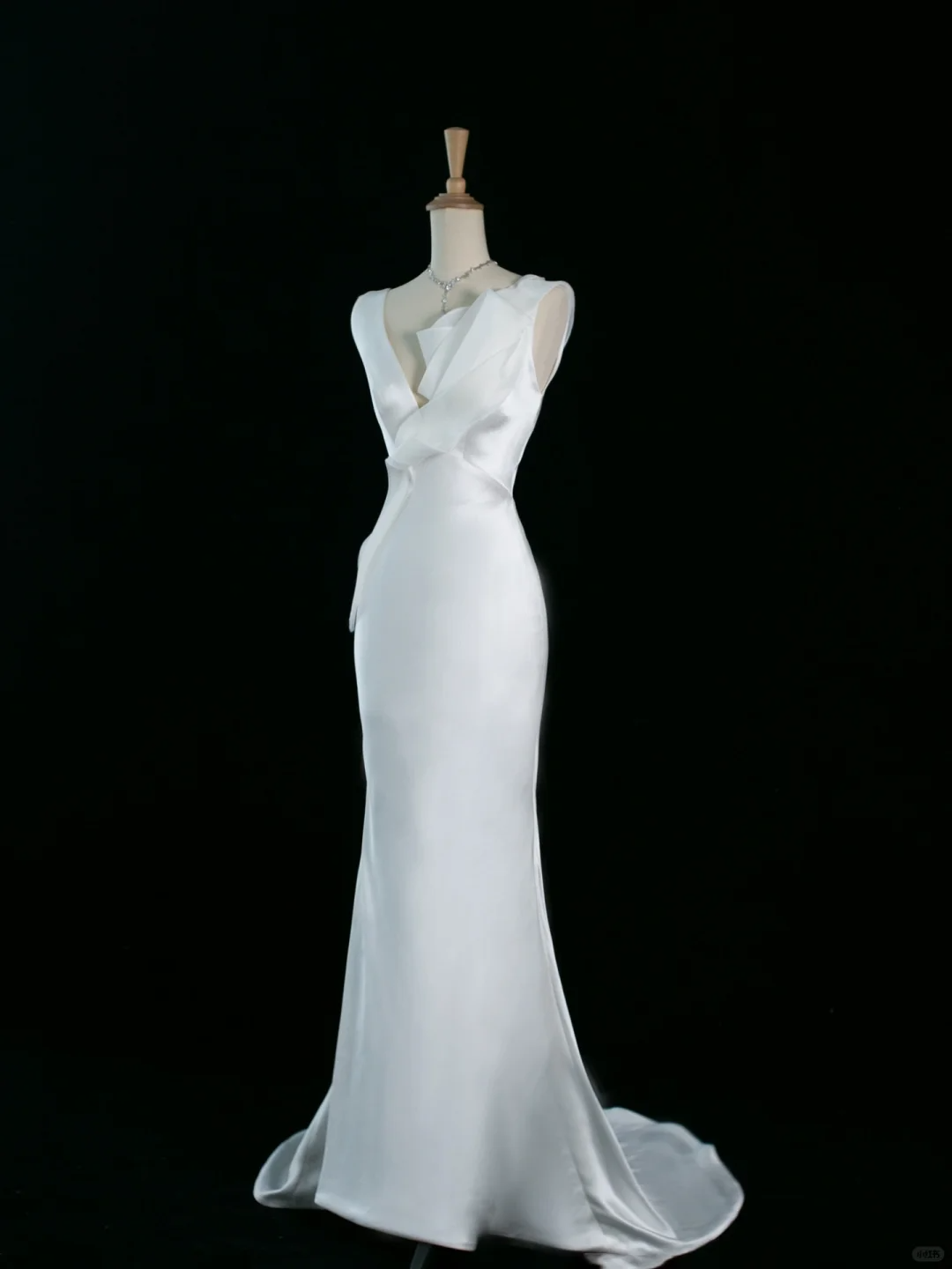 Pretty Wedding Dress Mermaid V Neck White Satin Long Vintage Wedding Dresses Bridal Gowns Brides Gown DH352