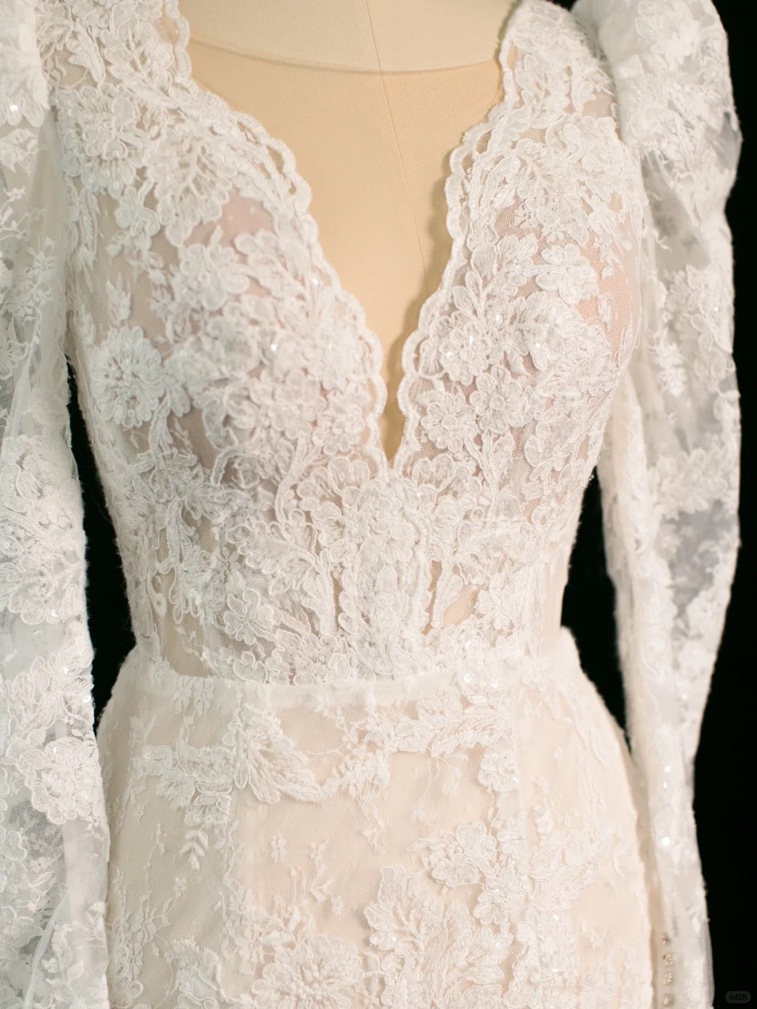 Pretty Wedding Dress Mermaid V Neck Ivory Sleeveless Lace Long Vintage Wedding Dresses Bridal Gowns Brides Gown DH357