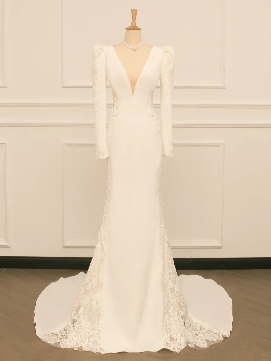 Pretty Wedding Dress Mermaid V Neck Ivory Lace Long Sleeves Backless Vintage Wedding Dresses Bridal Gowns Brides Gown DH363