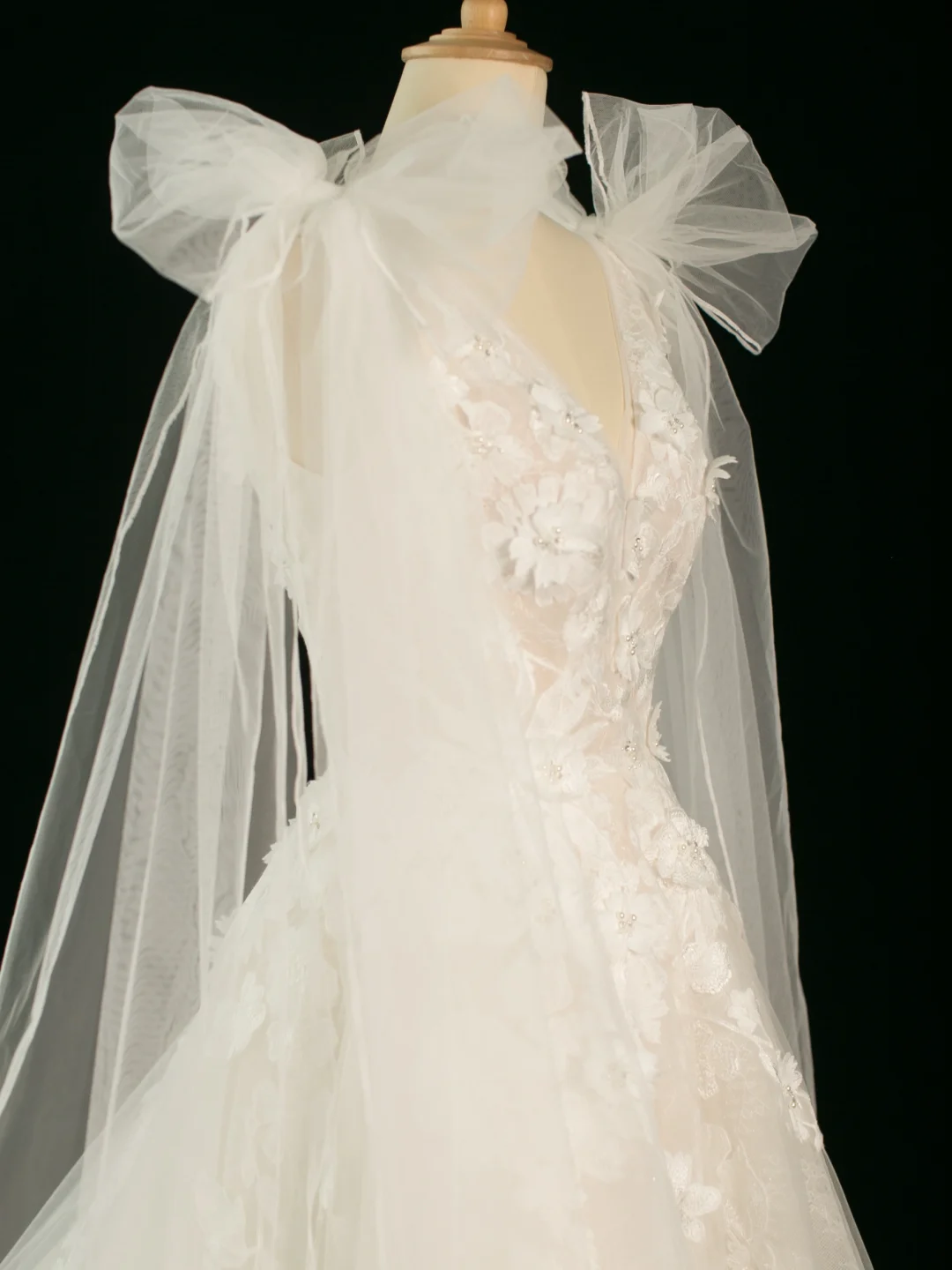 Pretty Wedding Dress Ball Gown V Neck Sleeveless Tulle Lace Long Vintage Wedding Dresses Bridal Gowns Brides Gown DH365