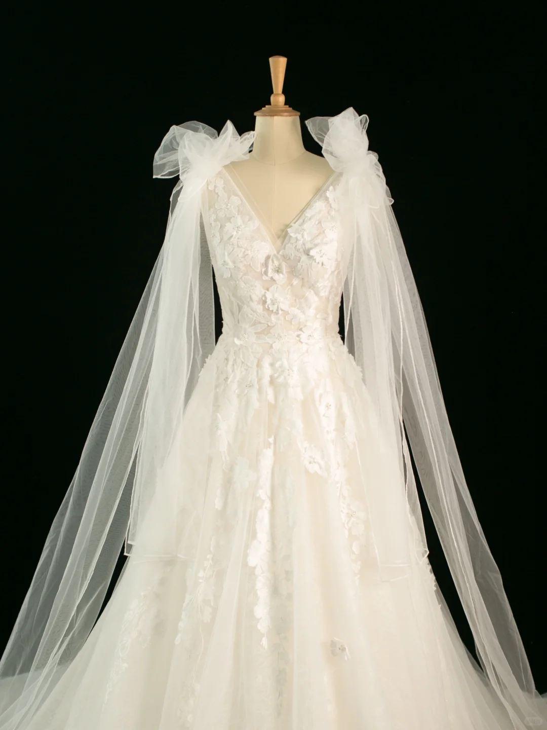 Pretty Wedding Dress Ball Gown V Neck Sleeveless Tulle Lace Long Vintage Wedding Dresses Bridal Gowns Brides Gown DH365