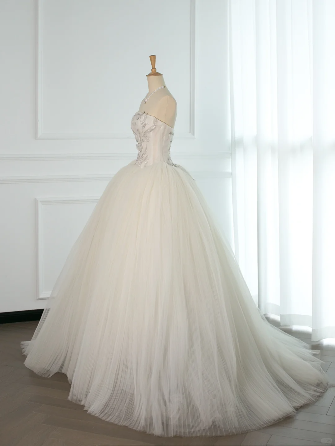 Elegant Wedding Dress Ball Gown Strapless Sleeveless White Tulle Summer Wedding Dresses Bride Dress Bridal Gowns DH371