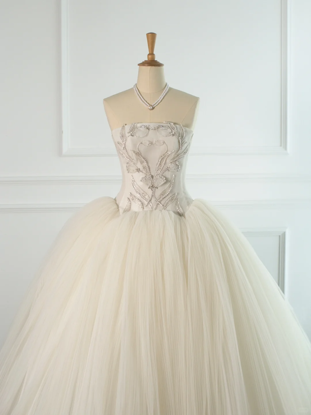 Elegant Wedding Dress Ball Gown Strapless Sleeveless White Tulle Summer Wedding Dresses Bride Dress Bridal Gowns DH371