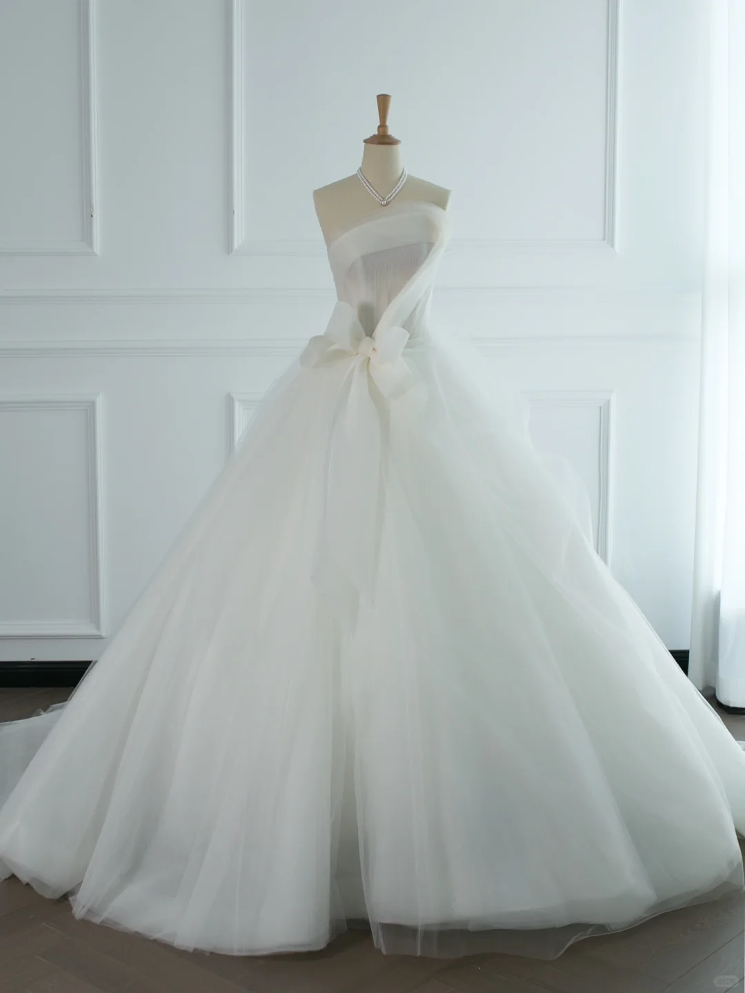Pretty Wedding Dress Ball Gown Strapless White Sleeveless Tulle Long Vintage Wedding Dresses Bridal Gowns Brides Gown DH377